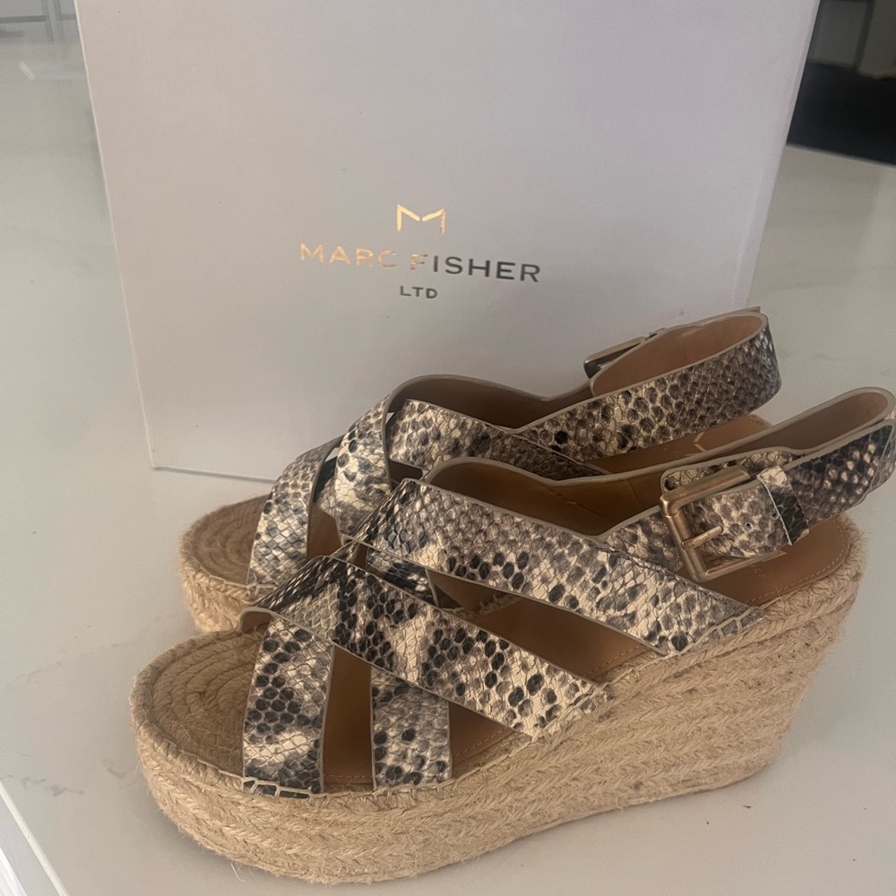 Marc Fisher Alenni Wedges in size 9